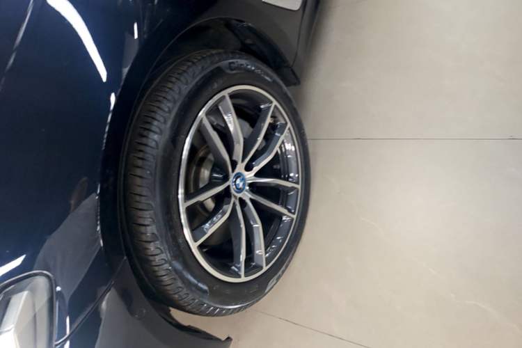 Used BMW 5 Series New Energy 2022 Second Facelift 535Le Pioneer Edition M Sport Package Left Front Wheel Hub