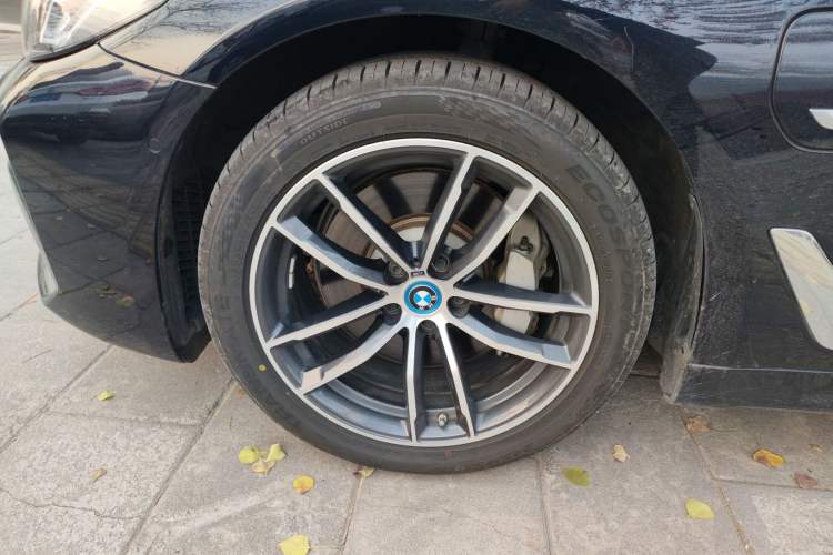 Used BMW 5 Series New Energy 2022 535Le Pioneer Edition M Sport Package Left Front Wheel Hub
