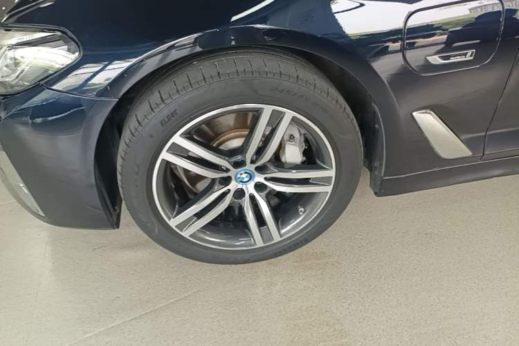 Used BMW 5 Series New Energy 2022 Second Facelift 535Le Luxury Package Left Front Wheel Hub