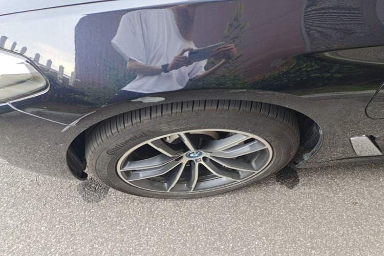 Used BMW 5 Series New Energy 2022 Restyled 535Le Pioneer Edition M Sport Package Left Front Wheel Hub