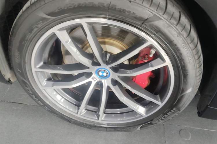 Used BMW 5 Series New Energy 2022 Restyled 535Le M Sport Package Left Front Wheel Hub