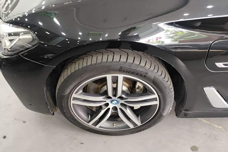 Used BMW 5 Series New Energy 2022 535Le Luxury Package Left Front Wheel Hub