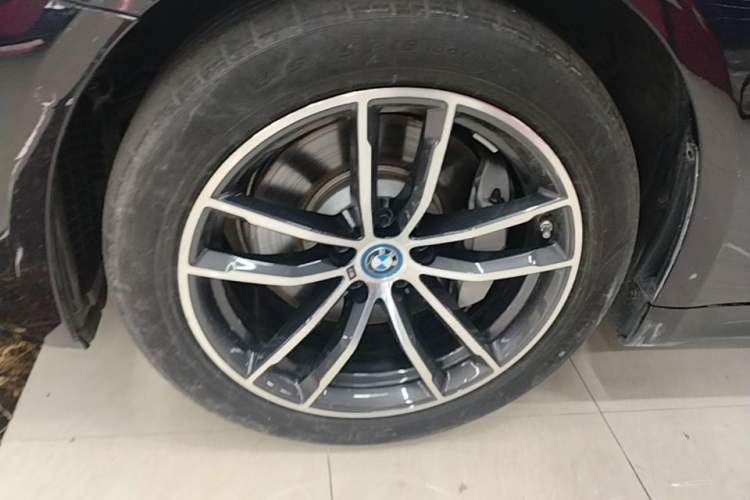 Used BMW 5 Series New Energy 2022 535Le Pioneer Edition M Sport Package Left Front Wheel Hub