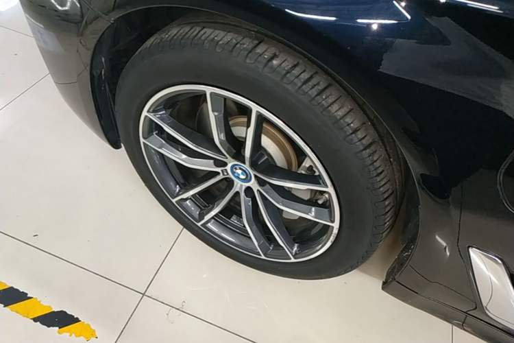 Used BMW 5 Series New Energy 2022 535Le M Sport Package Left Front Wheel Hub