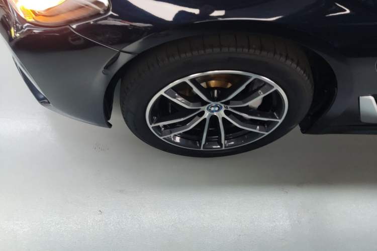 Used BMW 5 Series New Energy 2022 Second Facelift 535Le Pioneer Edition M Sport Package Left Front Wheel Hub