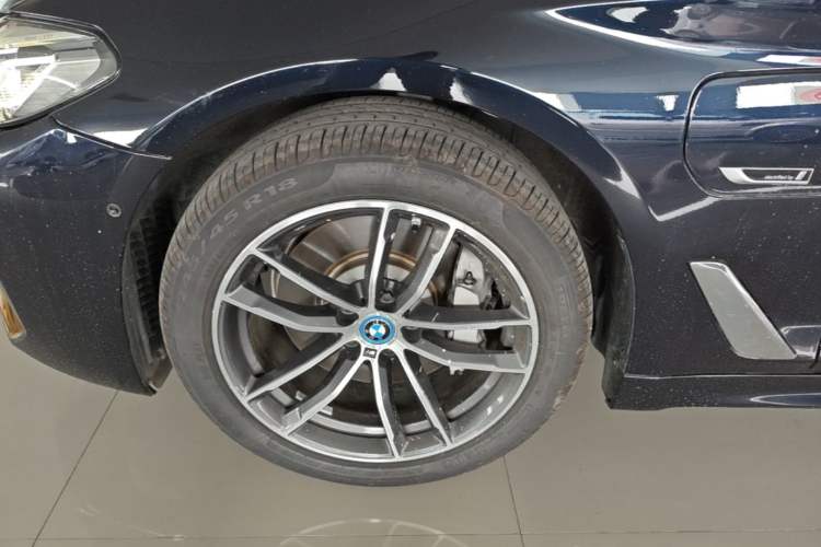 Used BMW 5 Series New Energy 2022 Restyled 535Le M Sport Package Left Front Wheel Hub