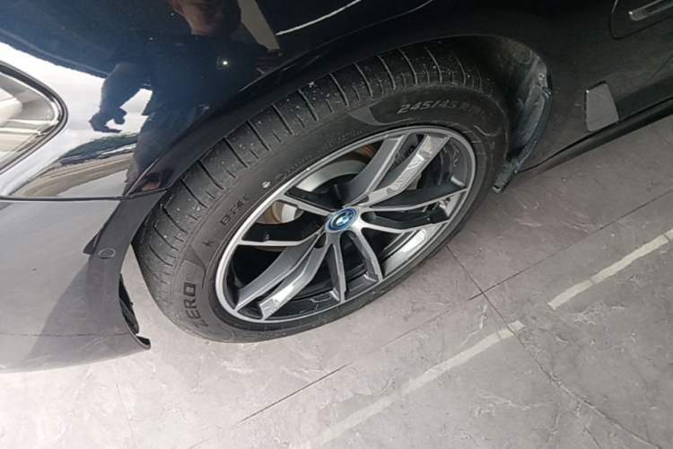Used BMW 5 Series New Energy 2022 Restyled 535Le M Sport Package Left Front Wheel Hub