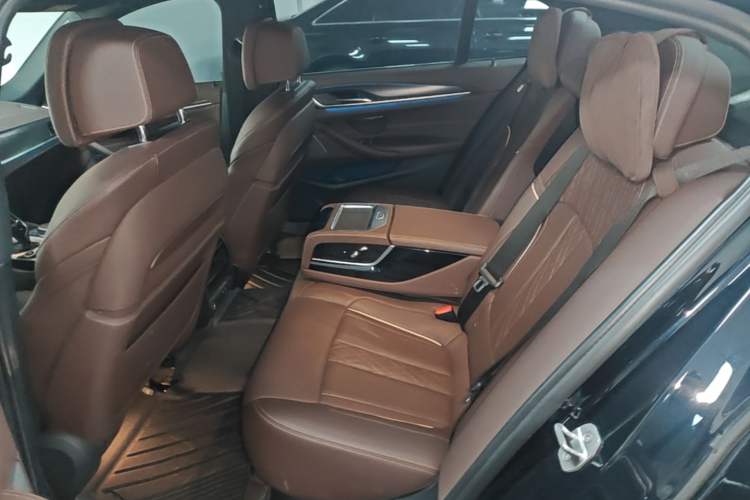 Used BMW 5 Series New Energy 2022 Second Facelift 535Le Pioneer Edition M Sport Package Left Rear Seat