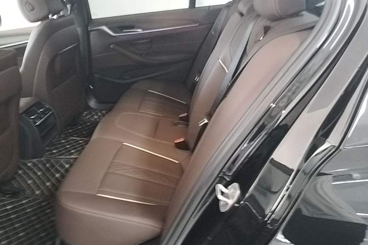 Used BMW 5 Series New Energy 2022 Restyled 535Le M Sport Package Left Rear Seat