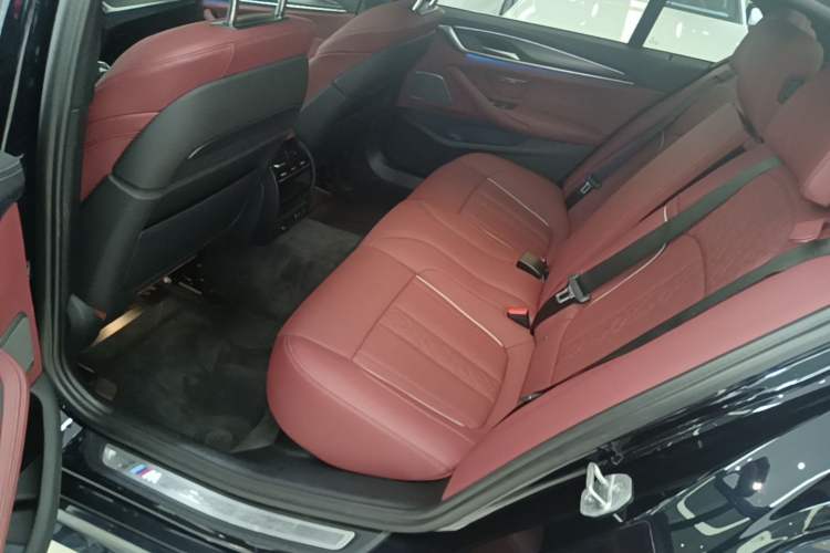 Used BMW 5 Series New Energy 2022 535Le Pioneer Edition M Sport Package Left Rear Seat