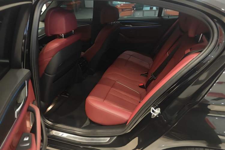 Used BMW 5 Series New Energy 2022 535Le Pioneer Edition M Sport Package Left Rear Seat