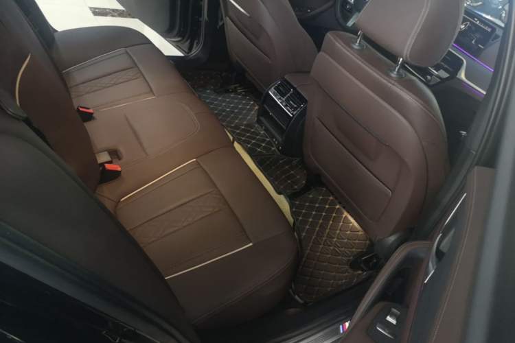 Used BMW 5 Series New Energy 2022 535Le M Sport Package Left Rear Seat