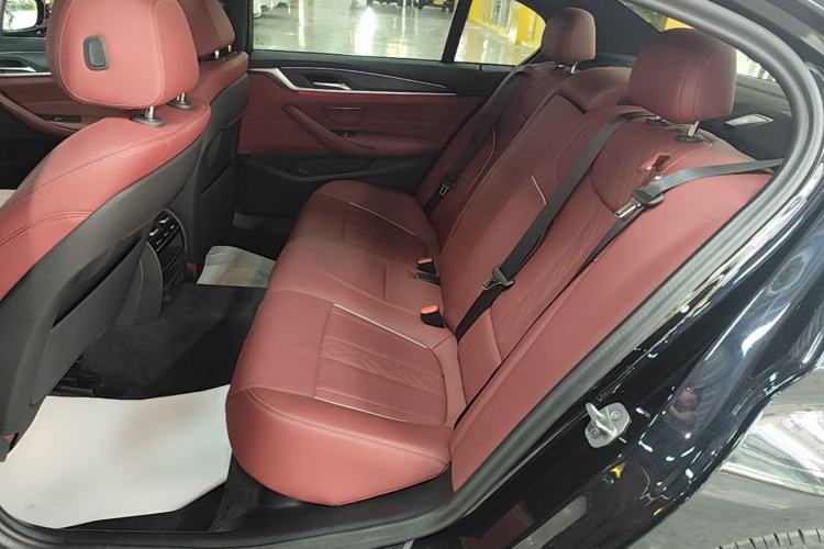 Used BMW 5 Series New Energy 2022 Second Facelift 535Le M Sport Package Left Rear Seat