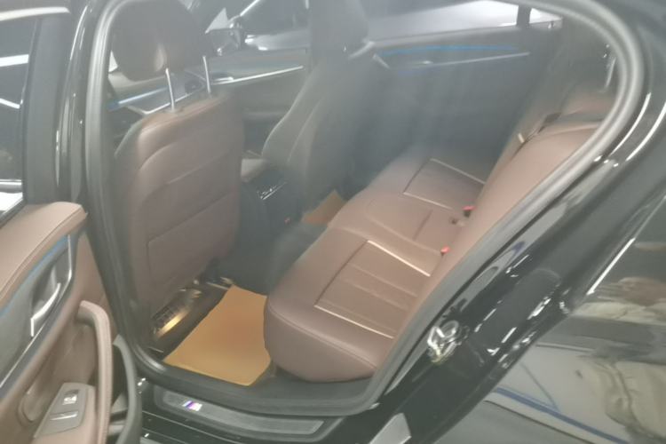 Used BMW 5 Series New Energy 2022 Second Facelift 535Le M Sport Package Left Rear Seat