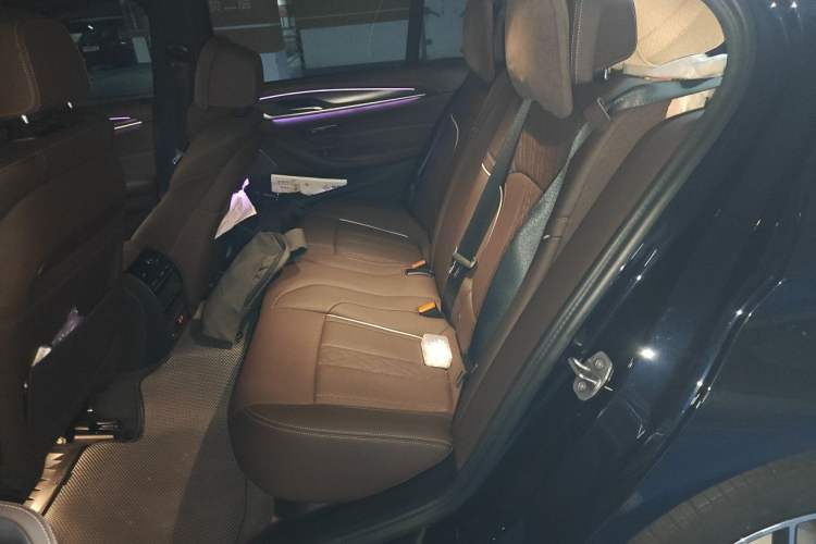 Used BMW 5 Series New Energy 2022 Second Facelift 535Le Pioneer Edition M Sport Package Left Rear Seat