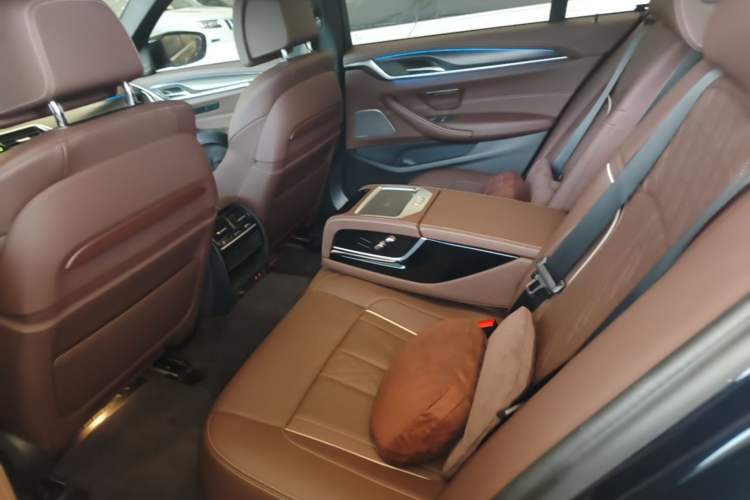 Used BMW 5 Series New Energy 2022 Second Facelift 535Le Pioneer Edition M Sport Package Left Rear Seat