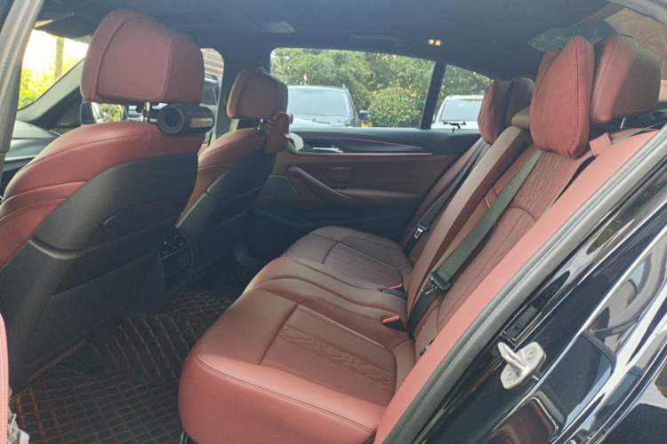 Used BMW 5 Series New Energy 2022 Restyled 535Le Pioneer Edition M Sport Package Left Rear Seat