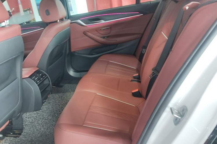 Used BMW 5 Series New Energy 2022 Restyled 535Le M Sport Package Left Rear Seat