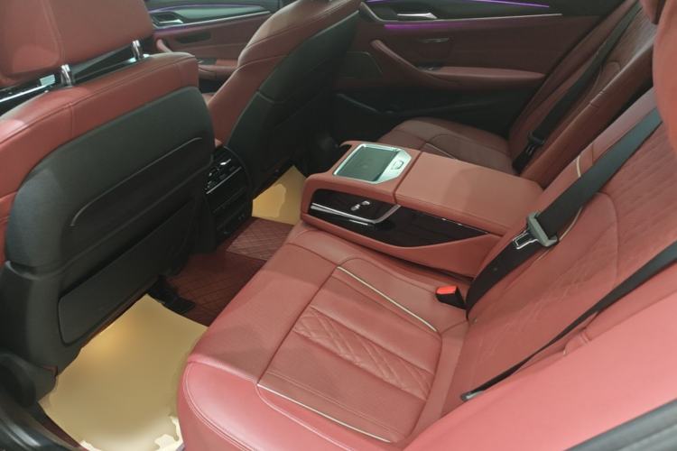 Used BMW 5 Series New Energy 2022 Restyled 535Le Pioneer Edition M Sport Package Left Rear Seat