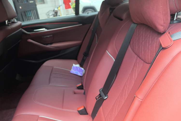 Used BMW 5 Series New Energy 2022 Second Facelift 535Le M Sport Package Left Rear Seat