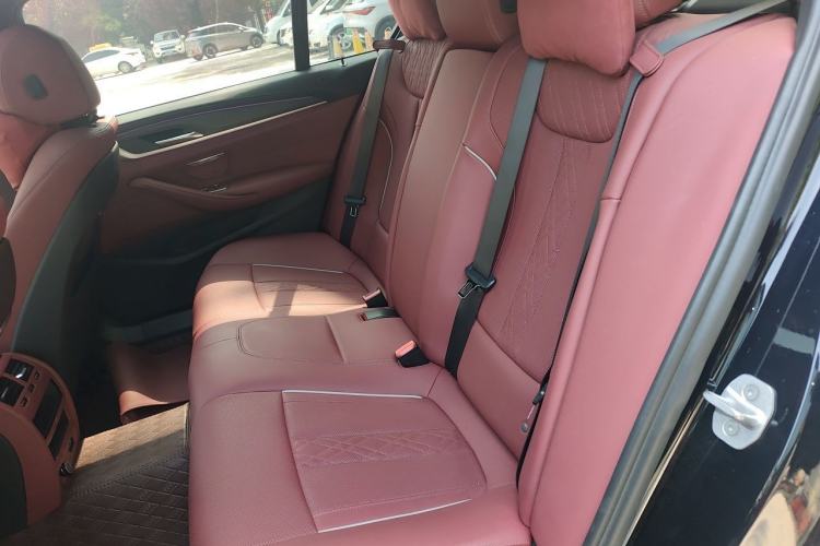 Used BMW 5 Series New Energy 2022 Second Facelift 535Le M Sport Package Left Rear Seat
