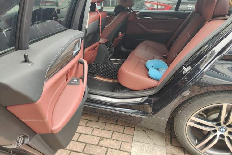 Used BMW 5 Series New Energy 2022 535Le Luxury Package Left Rear Seat
