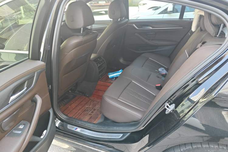 Used BMW 5 Series New Energy 2022 Restyled 535Le M Sport Package Left Rear Seat
