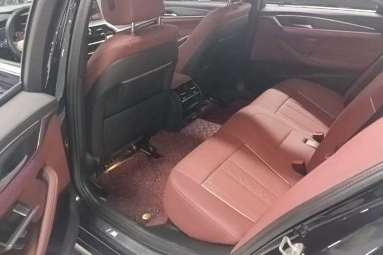 Used BMW 5 Series New Energy 2022 Second Facelift 535Le M Sport Package Left Rear Seat