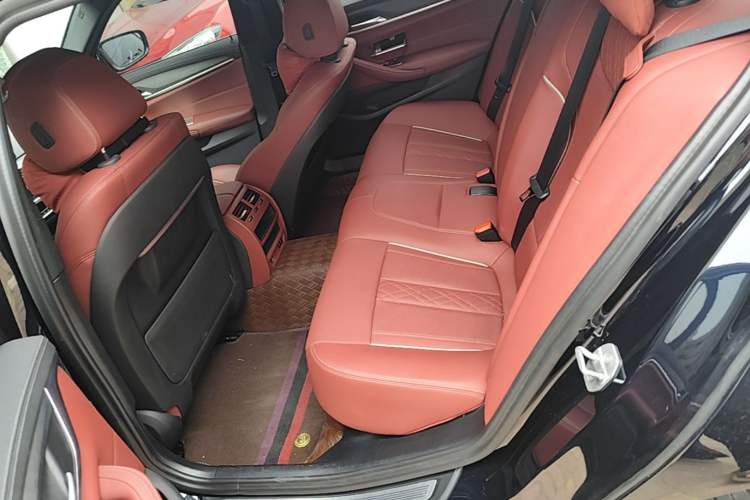 Used BMW 5 Series New Energy 2022 Second Facelift 535Le M Sport Package Left Rear Seat