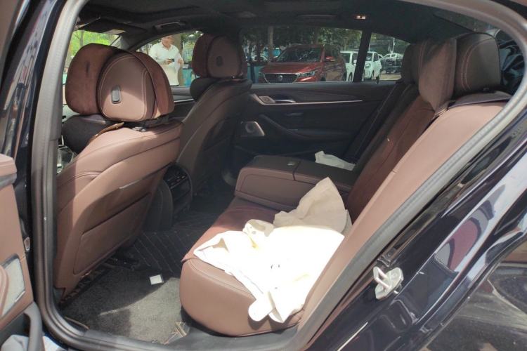 Used BMW 5 Series New Energy 2022 Second Facelift 535Le M Sport Package Left Rear Seat