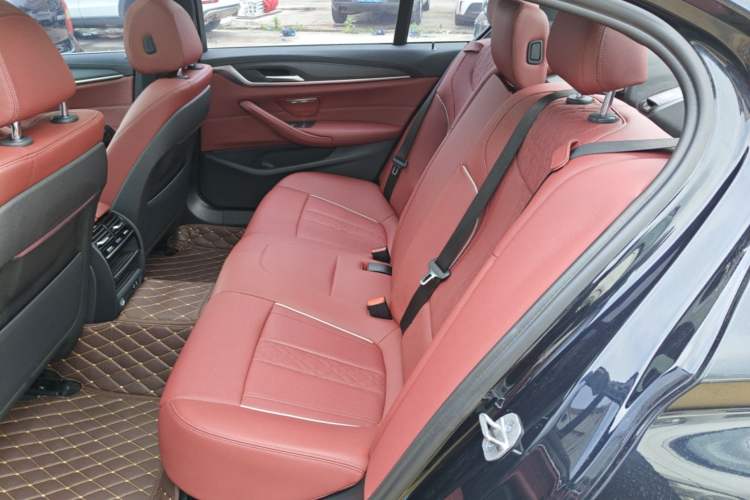 Used BMW 5 Series New Energy 2022 Restyled 535Le M Sport Package Left Rear Seat