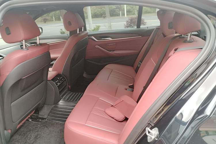 Used BMW 5 Series New Energy 2022 Second Facelift 535Le M Sport Package Left Rear Seat