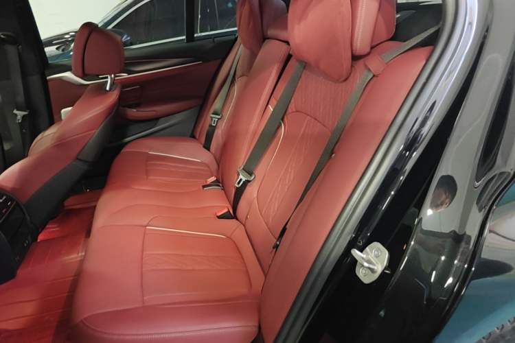 Used BMW 5 Series New Energy 2022 535Le Pioneer Edition M Sport Package Left Rear Seat