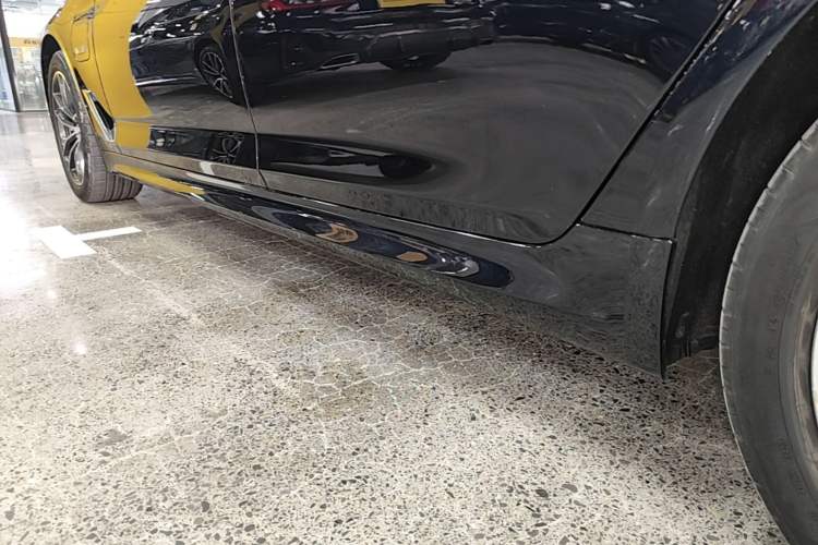 Used BMW 5 Series New Energy 2022 Second Facelift 535Le M Sport Package Left Side Sill