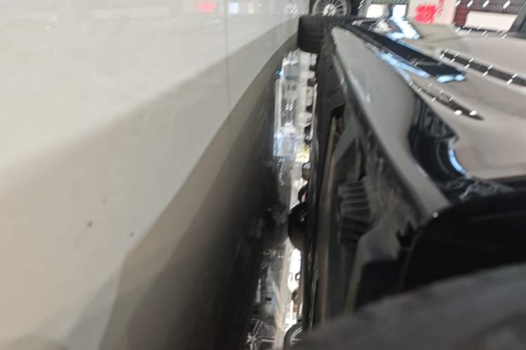 Used BMW 5 Series New Energy 2022 Restyled 535Le Pioneer Edition M Sport Package Left Side Sill