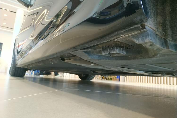 Used BMW 5 Series New Energy 2022 Second Facelift 535Le M Sport Package Left Side Sill