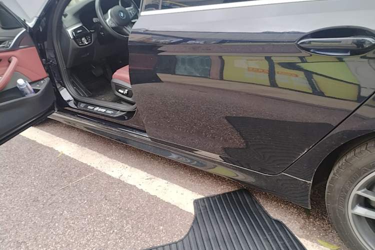 Used BMW 5 Series New Energy 2022 Second Facelift 535Le M Sport Package Left Side Sill