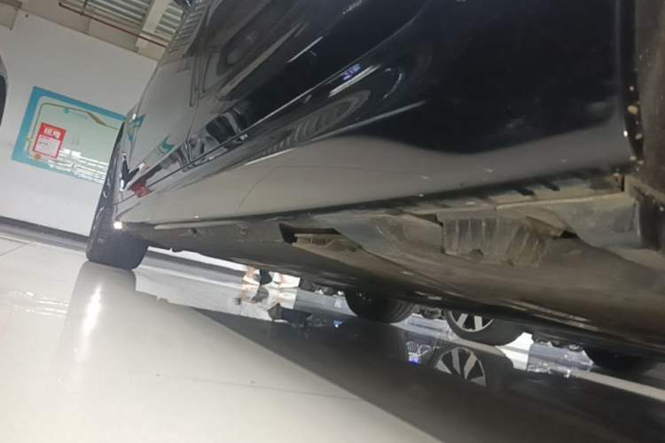 Used BMW 5 Series New Energy 2022 Restyled 535Le M Sport Package Left Side Sill
