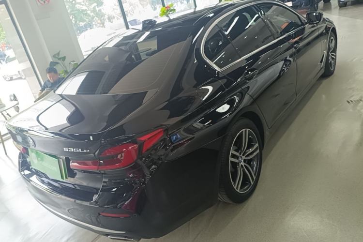 Used BMW 5 Series New Energy 2022 Second Facelift 535Le Luxury Package Rear Right 45 Deg