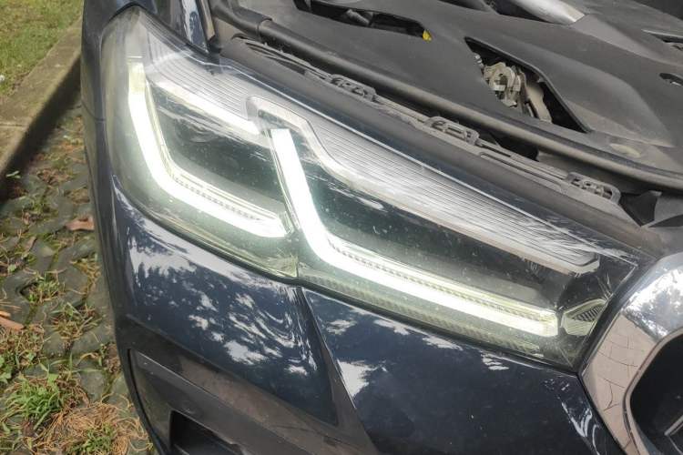 Used BMW 5 Series New Energy 2022 535Le M Sport Package Right Front Headlight