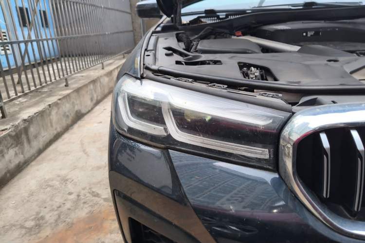 Used BMW 5 Series New Energy 2022 Restyled 535Le Pioneer Edition M Sport Package Right Front Headlight