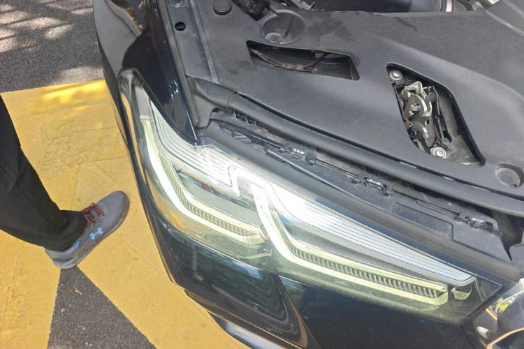 Used BMW 5 Series New Energy 2022 Restyled 535Le M Sport Package Right Front Headlight