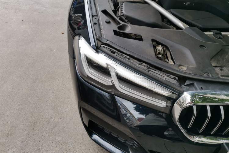Used BMW 5 Series New Energy 2022 Restyled 535Le M Sport Package Right Front Headlight