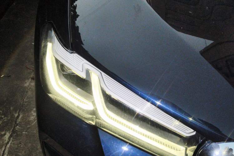 Used BMW 5 Series New Energy 2022 Restyled 535Le M Sport Package Right Front Headlight