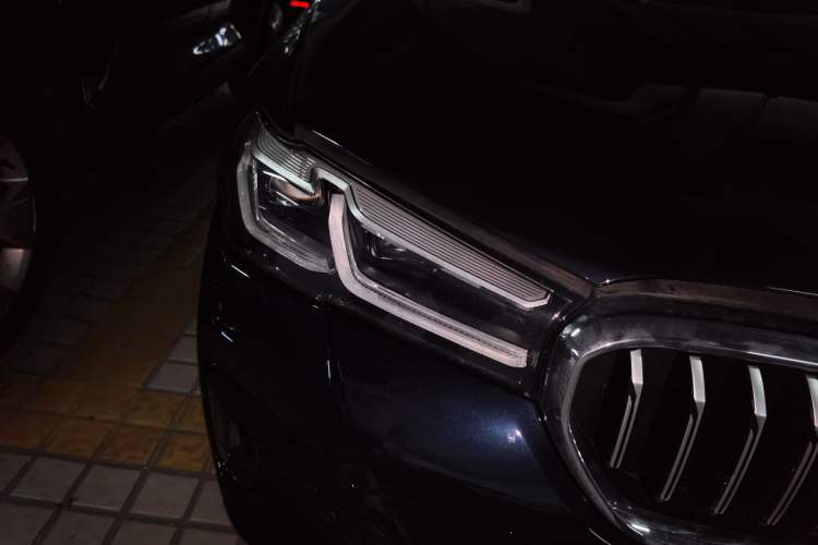 Used BMW 5 Series New Energy 2022 535Le M Sport Package Right Front Headlight