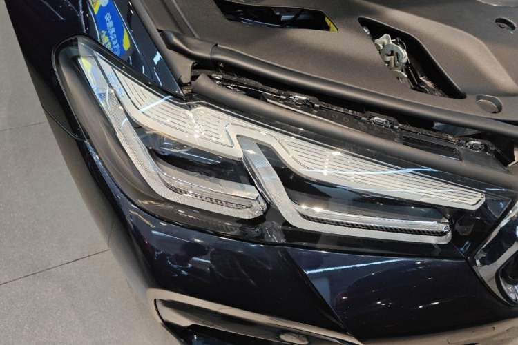 Used BMW 5 Series New Energy 2022 Second Facelift 535Le M Sport Package Right Front Headlight