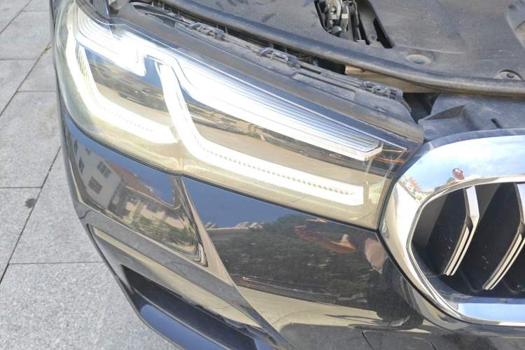 Used BMW 5 Series New Energy 2022 Restyled 535Le M Sport Package Right Front Headlight