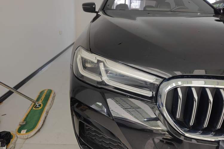 Used BMW 5 Series New Energy 2022 535Le Pioneer Edition M Sport Package Right Front Headlight