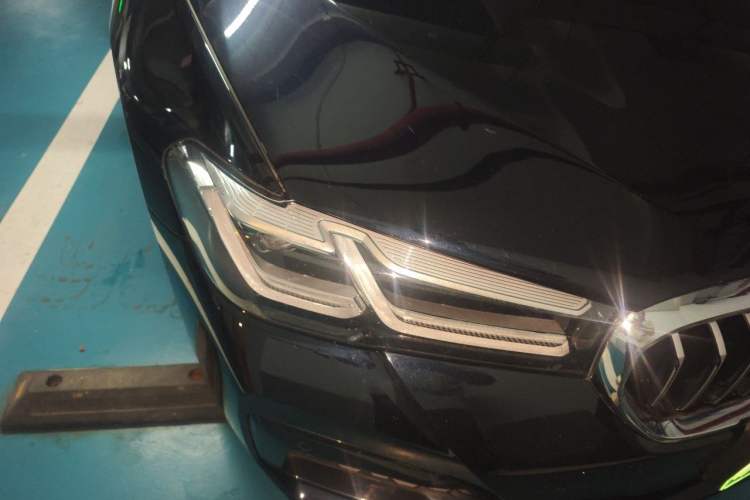 Used BMW 5 Series New Energy 2022 Restyled 535Le M Sport Package Right Front Headlight
