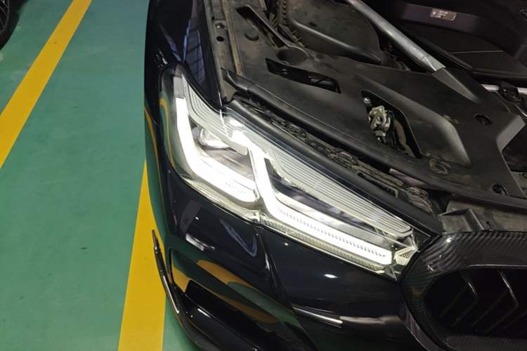 Used BMW 5 Series New Energy 2022 535Le Pioneer Edition M Sport Package Right Front Headlight